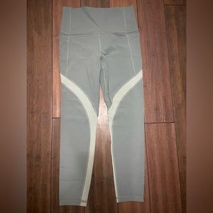 Athleta salutation stash pocket Leggings XS